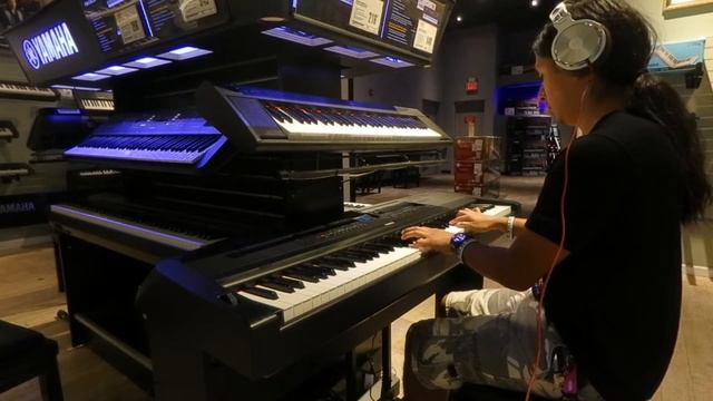 Playing on the Yamaha DGX-670 смотреть онлайн