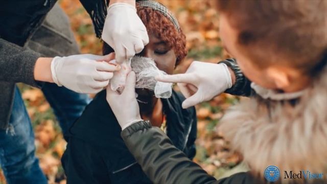 Оказание первой помощи при химическом ожоге: алгоритм действий смотреть онлайн