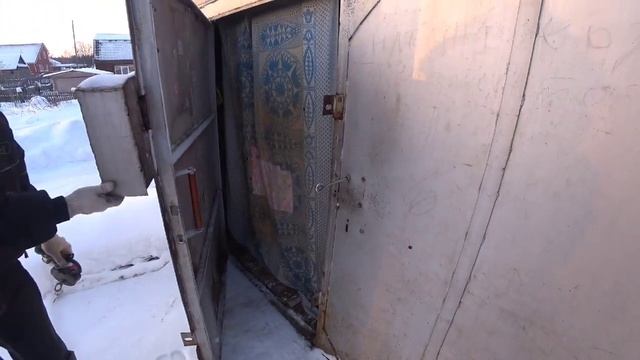 Замёрз замок в гараже, что делать, чем смазать замок смотреть онлайн