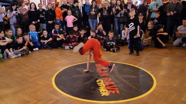 BREAK RAVE CYPHER 2019 - kids 1x1 bboy Power Jet vs ? смотреть онлайн