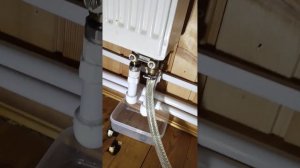 Замена (бинокля)узла нижнего подключения радиатора.  #отопление