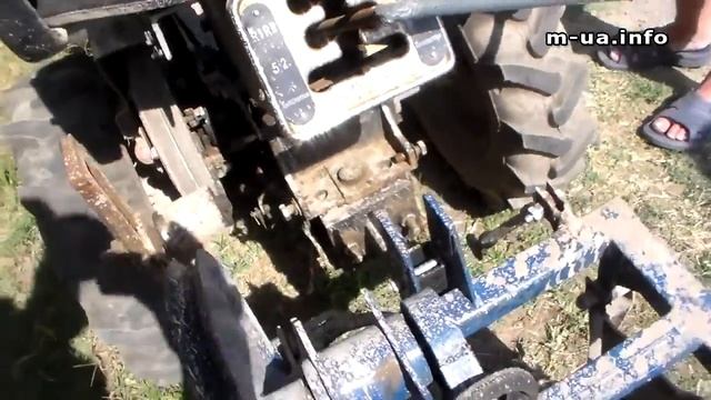 Самодельный маленький трактор. Уборка урожая. смотреть онлайн
