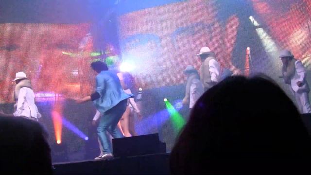 9 Ф. Киркоров,Хайфа 28.04.2011 Карнавал,Мне мама тихо говорила смотреть онлайн