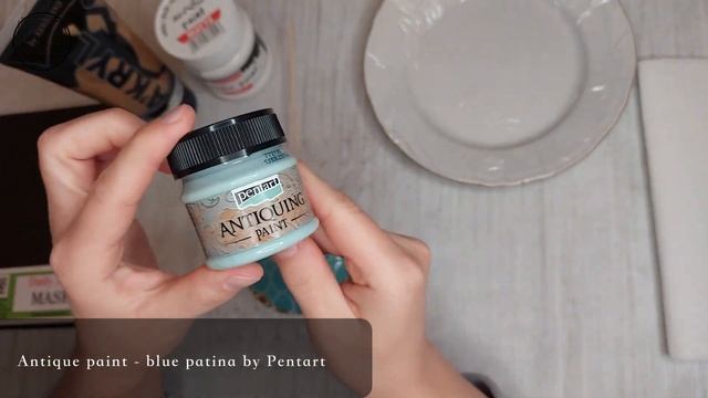 Christmas Decoupage Decoration - Vintage Style Medallion Bauble #decoupage #DIY #decoupage Bauble