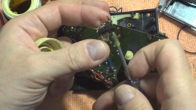 Кассетный плеер "Stereo". Обслуживание. Замена пассиков. смотреть онлайн