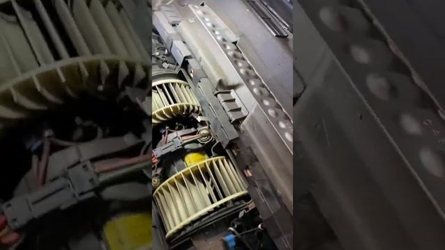 BMW X5 E53. Замена вентилятора печки!