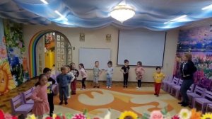 Песенка-приветствие со входом в зал. "Зашагали ножки".Урок музыки