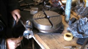 Самодельный солидный  поворотный  стол для фрезера своими руками