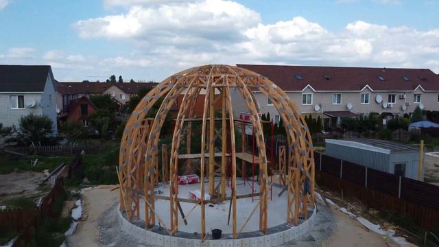 Как выглядит каркас купольного дома компании Сфера Кетер. смотреть онлайн