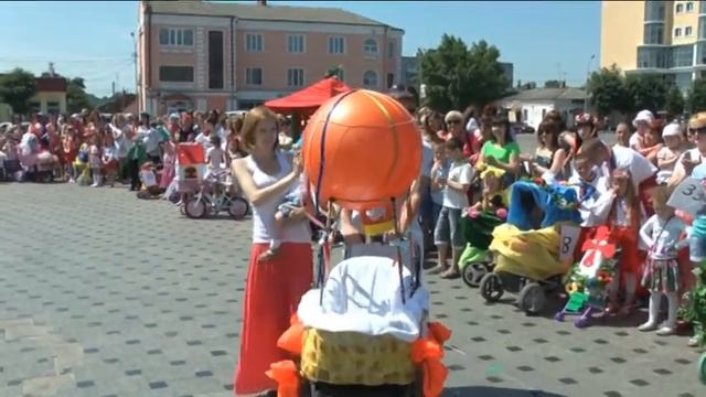 Парад колясок 2014 м.Бердичів смотреть онлайн