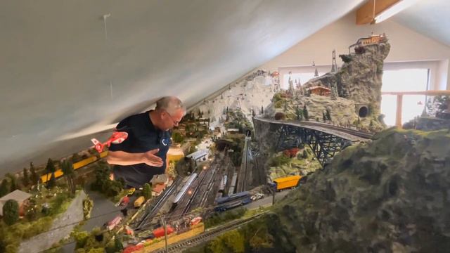 Gigantic private Märklin model train layout - Regensburg's miniature wonderland (English subtitles) смотреть онлайн