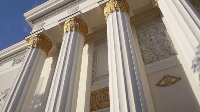 Жителя Италии удивила ширина российских улиц и качество уборки. смотреть онлайн