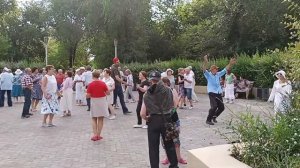 Танцы в сквере Металлургов (Магнитогорск, 14 июля 2022 года)