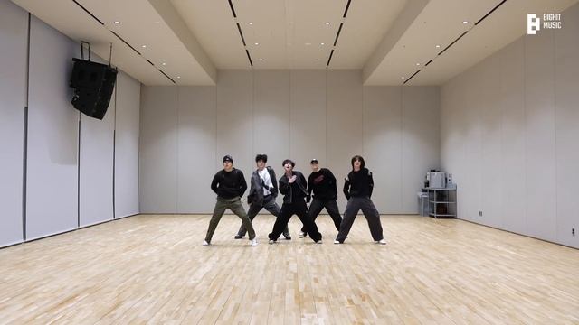 TXT (투모로우바이투게더) ‘Chasing That Feeling’ Dance Practice смотреть онлайн