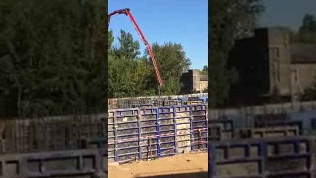 Видео с нашего объекта. Заливка фундаментной плиты. смотреть онлайн