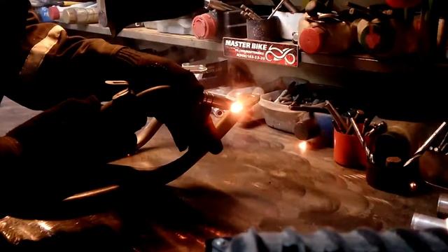 Процесс сварки защитных дуг в Master Bike смотреть онлайн