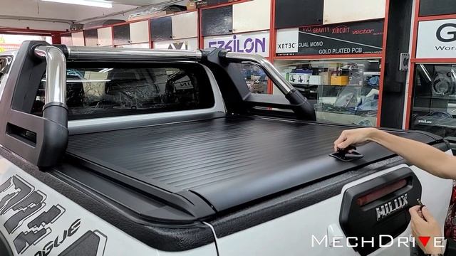 Toyota Hilux Roller Shutter with Sport Bar смотреть онлайн