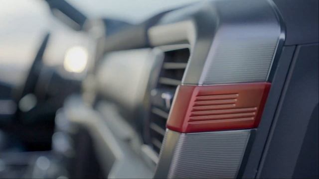 The new 2023 Ford F-150 RaptoR steps up the off-road game in a big way смотреть онлайн