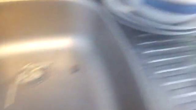 Лайфхак как быстро почистить посуду смотреть онлайн