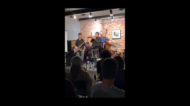 Джаз портрет №1: Майлс Дейвис и албумът "Round About Midnight" - Live in Portrait 13-10-2021 смотреть онлайн