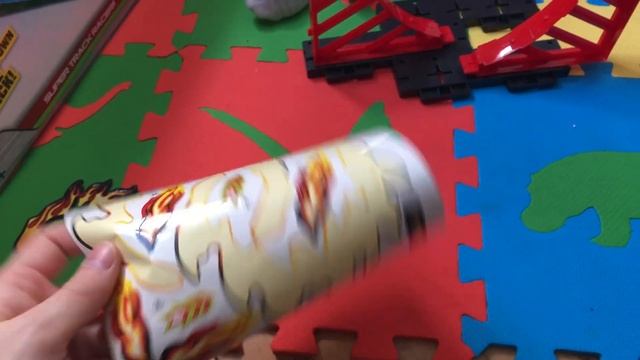 Машинки и гонки Распаковка Гоночный трек смотреть онлайн