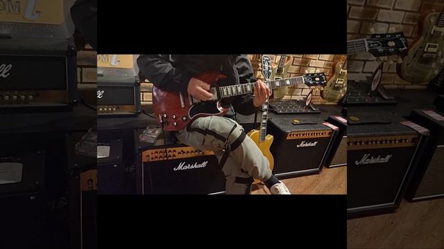 Playing A Gibson 1961 SG (Les Paul) Custom Reissue! #gibsonguitars #lespaul #sg #gibson #reddevil смотреть онлайн