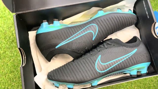 Unboxing the RAREST Football Boots in my Collection! смотреть онлайн