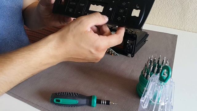 Чистим кнопки климат контроля в AUDI A4 B5 смотреть онлайн