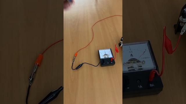 Магнитное поле. Сила Ампера. Правило левой руки. Опыт второй. #shorts смотреть онлайн