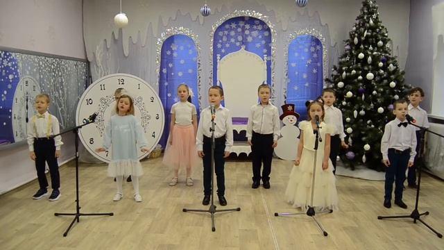 Младшая группа Ёлочка, ёлка лесной аромат CLIP смотреть онлайн