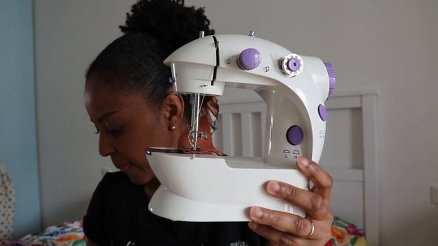Mini Maquina De Costurar ?Vem ver como ela funciona ? смотреть онлайн