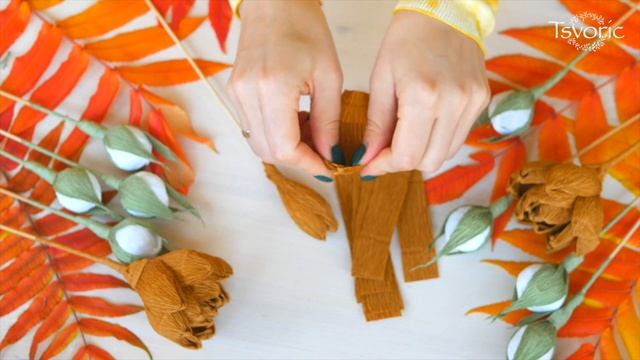 Paper flowers for autumn projects / DIY Tsvoric смотреть онлайн