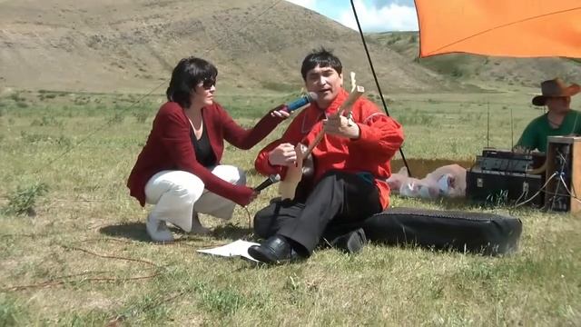 Этника. На родовом собрании Тюкпиековых. Хакасская песня. Хомыс. Аарлығ аалҷыларым - Дорогие гости смотреть онлайн