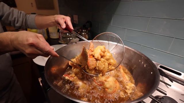 My Girlfriend & Her Dad Made Fried Lobster | Hong Kong Style смотреть онлайн