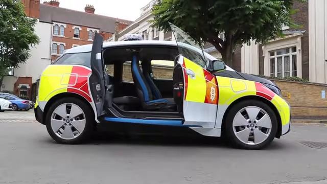 Пожарные Лондона закупили 52 электрокара BMW i3 смотреть онлайн