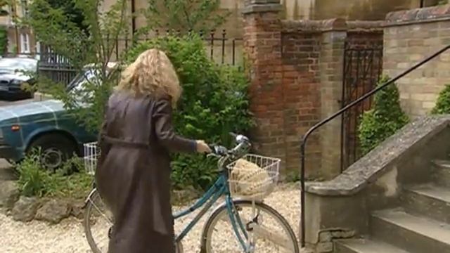 ✔ New Headway Video - Elementary - 2. To The Rescue