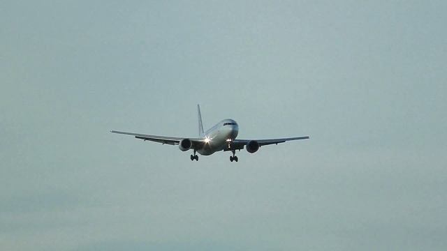 Toronto Pearson June 6 and 7, 2015 with an EgyptAir 777 смотреть онлайн