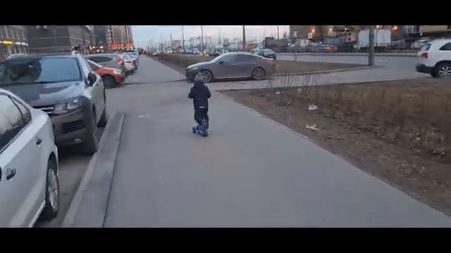 ЧТО КРУЧЕ???ГОНКИ НА ВЕЛОСИПЕДЕ И НА САМОКАТЕ смотреть онлайн