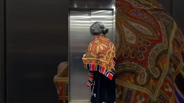 Опачки, куда бабуля попала... смотреть онлайн