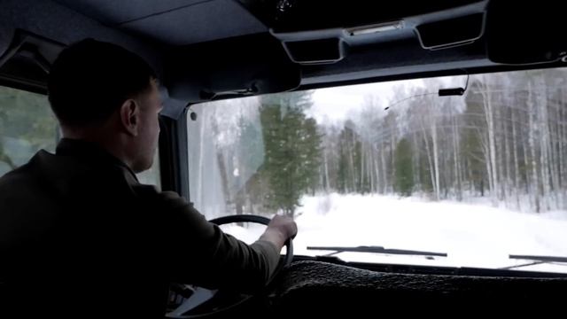 Ночёвка в зимней тайге// комфортный автодом Мерседес Унимог смотреть онлайн