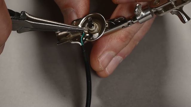 Soldering Basics: How To Solder a 90° 6.35 (1/4") Stereo Audio Connector смотреть онлайн