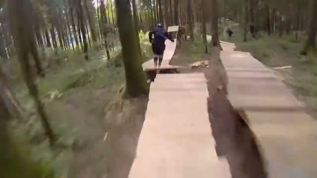 GoPro Катание На Роликах В Лесу смотреть онлайн