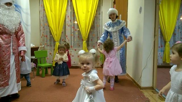 Новогодний утренник в яслях в частном детском саду Тёма на Студеном смотреть онлайн