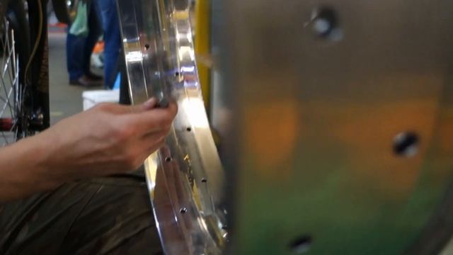 Как правильно заспицевать двойные ФЭТ 24" обода под мотор и переднию втулку смотреть онлайн