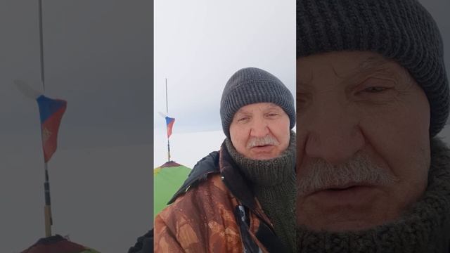 Козлов берег, 23 февраля, экстремальная рыбалка на Чудском озере смотреть онлайн