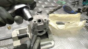 СОРВАНА СВЕЧА Как восстановить цилиндр бензопилы  / Repair of the spark plug hole DAMAGED THREAD