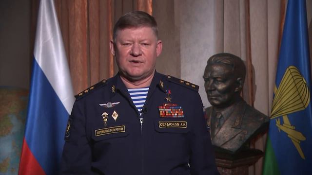 Герой России Командующий ВДВ генерал полковник Андрей Сердюков поздравляет с 23 февраля смотреть онлайн