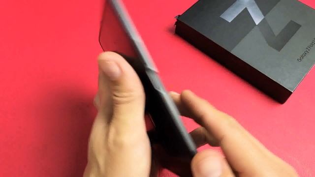Galaxy Z Fold 3 & 4: Black Screen, Won't Turn On? Easy Fixes! смотреть онлайн