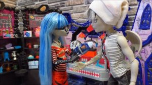 МНЕ ИСПОРТИЛИ ВОЛОСЫ В САЛОНЕ КРАСОТЫ! АНИМАЦИЯ монстер хай доза счастья