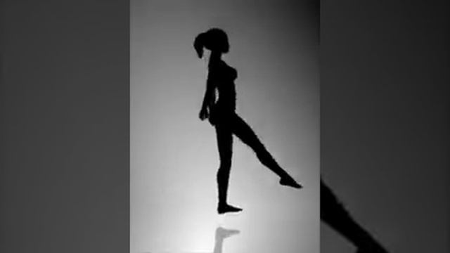 В какую сторону крутится девушка? смотреть онлайн